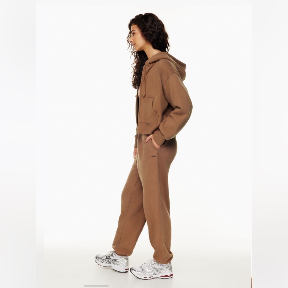 FINAL PRICE OR GOING TO RETURN - NWT TNA / ARITZIA COZY FLEECE SWEATPANTS 🤎 - Picture 4 of 9
